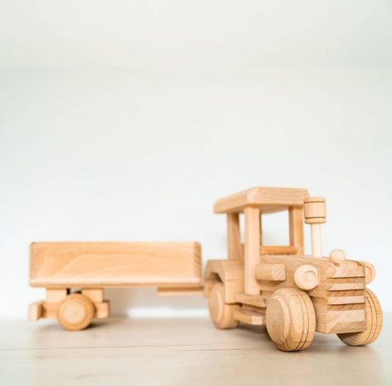 Drewniany traktor z przyczepą, naturalny (LikeKonik)