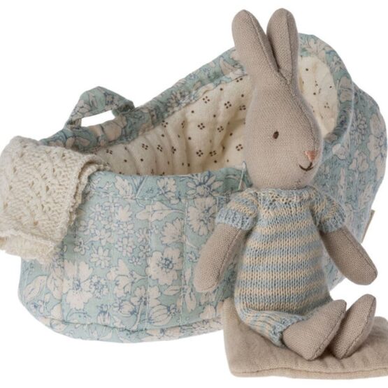 Króliczek w nosidełku, niebieskie paski – Micro Rabbit in carry cot (Maileg)