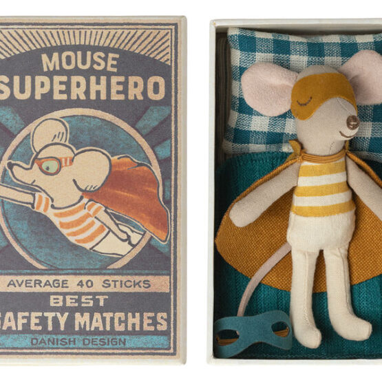 Myszka Superbohater z żółtą opaską, w pudełku – Super hero, Little brother (Maileg)
